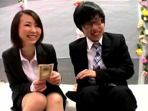 Преслатке јапанске даме се јебу жестоко у јавности