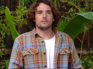 Seksowna Gwiazda Porno Riley Uratowana I Przelecona, Paskudna Sesja Wypełniania Spermą Z Seksowną Gwiazdą Porno Riley I Jej Sąsiadami W Swojej Sypialni Po Tym, Jak Utknęła Na Zewnątrz. Potem Ssała Ogromnego Kutasa Faceta I Wpakowała Go Sobie W Swoją Ciasn