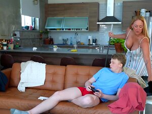 Stepmom Wendy Raine Finds A Way To Make Her Stepson Stop Playing Movie Scene Games