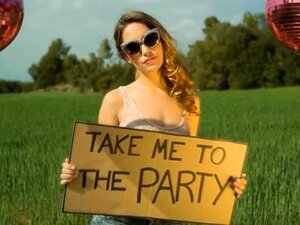 Очух - Удовица која плаче покупила је Жиголо на гробљу да се јебе