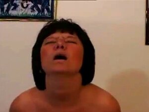 MILF Med Briller Blir Knullet Dypt Analt. Moden Steptante Med Store Briller Hjelper Ham Med Morgenereksjonen