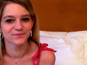 Niesłysząca ślicznotka Robi Swoje Pierwsze Porno