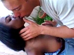 283249-240p Audree James Interracial Kohtaus