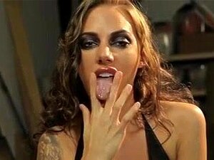 Tatuerad Het Halsknullad