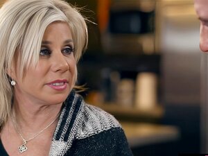  Gammal Granne Payton Hall Såg Denna Nya Heta Stud Brad Hart Så Hon Bjöd In Och Förför Honom Och Hamnade Jävla Med Sin Färska Färska Köttig Dildo 