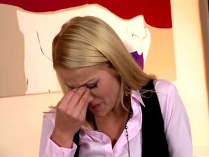 Mis Cherry Kiss' Hete Anale Scene Op Kantoor Niet! Kijk Hoe Ze Haar Psychiater Verleidt Met Een Verleidelijke Upskirt Voordat Ze Zijn Harde Pik Van Achteren Neemt. Ervaar Het Ultieme Genot Van Een Natte Creampie.