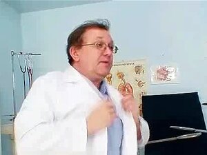 Blonde Oma Kinky Kutonderzoek Met Douche