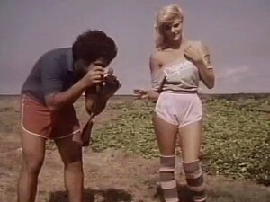 Filme De Orgia Clássico Com Uma Mulher Sexy. Essa Cena Vai Te Deixar Louco De Tesão!