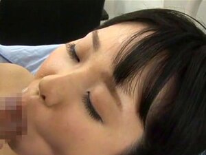 Rin Suzune, Uma Fofura Asiática Sexy Em Um Maiô, é Examinada Por Seu Médico E Decide Lamber Na Posição 69