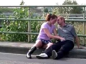 Pušenje U Javnosti Na Autocesti. COOL!!