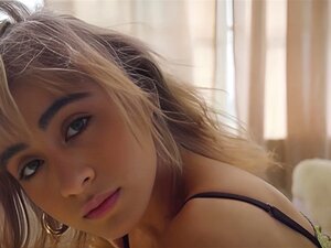 Mia Valentine Mit Großem Arsch Posierte In Dessous. Latina-Süße Mia Valentine Mit Großem Arsch Posierte In Dessous Und Posierte In Dessous Vor Leidenschaftlicher Striptease-Action Großes Beute-Latin-Model Entfernte Strümpfe Und Dessous Ganz Natürliche Nac