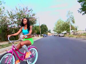 Kåta Porrstjärnan Toni Marie I Otroligt Stor Röv, Svart Och Svart Porrklipp, Toni Marie Red Sin Cykel Nerför Gatan, När En Kåt Man Tutade På Henne. Hon Tänkte Att Det Måste Ha Varit För Att Hon Inte Hade Trosor På Sig, Och Hon Hade Rätt! Allt Han Ville Ha