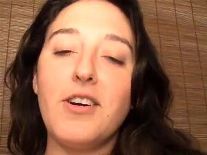 Hirsut Tjej Visar Sin Fitta Och Rövhål, Kåt Hirsut Tjej Visar Sin Håriga Fitta Och Perfekta Tuttar Ihop Med Ett Tajt Städat Rövhål Och Det Ser Ganska Hett Ut