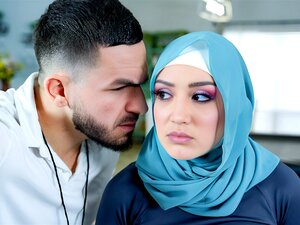 Arab Cutie Gets Focus Lessons From Coach Porn