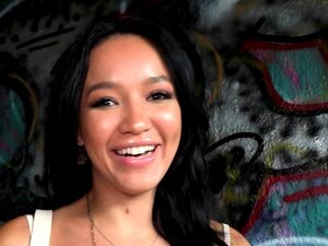 Agente Público Asia Vargas é A Beleza Natural Perfeitamente Formada