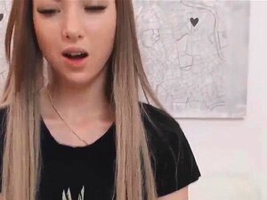 CAM4FREE - Elastyczna Blondynka Bawi Się Swoją Słodką Dziurką W Cipce. Zobacz, Jak Elastyczna Jest Ta Blond Dziwka, Gdy Rozkłada Nogi, Jednocześnie Palcując I Bawiąc Się Swoją Ciasną Cipką. Śliczna Blondynka Pokazuje Swoje Umiejętności, Bawiąc Się Gorącą 