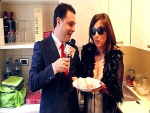 Η Κυρία Divina Klelia καταστρέφει και μαγειρεύει μερικά αρχίδια για τον Andrea Diprè