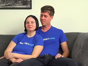 Стидљив аматерски пар показује своје секс вештине