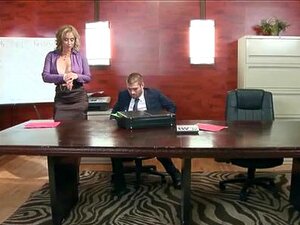 Isotissinen Pomo Eva Notty Pannaan Ja Saa Facialed