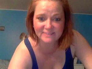 BBw Boort Zichzelf Met Een Dildo Op Cam