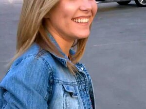 Јебање невероватне вруће плавуше коју снима бивши дечко, пушење гола у јавности и само кућни видео. Занимљив