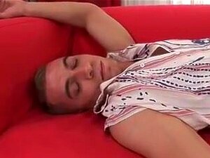 Велика бака велика лепа жена чупава кики,