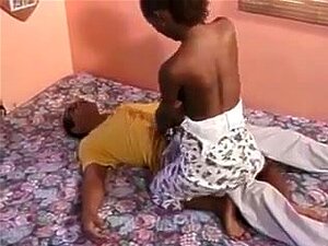 Amaterski Domaći Međurasni Seks, Ova Crna Ljepotica Uživa U Zadovoljstvu Kurca Bijelca. Dobar Seks S Lijepim Poskakujućim Sisama. Dopušta Mu Da Ispali Spermu I Po Njezinim Sisama