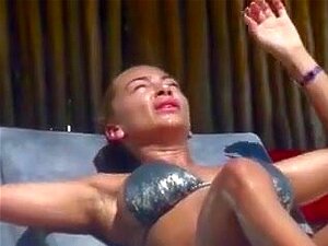 ŠPIJUN Nevjerojatan Par Brineta Gola U Toplesu Plaža Part4,