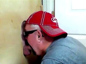 Napalona Na Kutasy Dziwka Ssie Pyszne Kutasy W Gloryhole