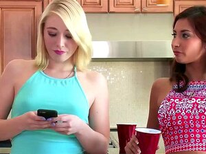 Напрлитана Џејд жуди за великим курчевима. Напаљена Џејд јебе два типа истовремено у хардкор тројци