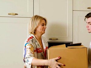 SHAME4K. Experienced Cougar Hooks Up With A Stud