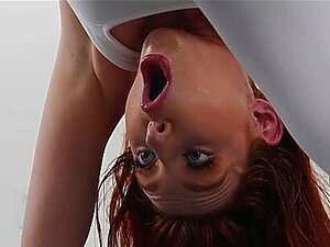 La Rouquine De Yoga Lacy Lennon Se Fait Baiser Par Un Instructeur Pervers. Lacy Lennon, Bombe Sexuelle Rousse Fraîche En Legging Blanc, Est Séduite Par Un Instructeur De Yoga Pervers Pour Un Sexe Hardcore ! Le Gingembre Donne Une Branlette De Pied Et Une 