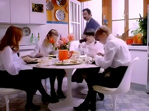 Experimente O Fascínio Erótico De Uma Estudante Super Travessa Que Sabe Como Lidar Com Um 'emprego' Matinal. Prepare-se Para Ser Cativado Por Suas Habilidades Amadoras E Toque Tentador!