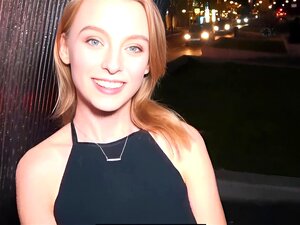 Ujo Ukrainan Kahdeksantoista Nuorekas Nainen Kadulla Päivämäärä Saksassa Ja Kyytiin Ja Porattu