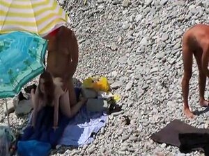 Beach Voyeur Couple - Porno @ RueNu.com