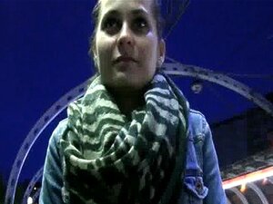 Amatorska Laska Emily Pokazuje Cycki Za Kasę