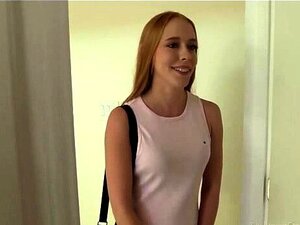 Η αρραβωνιαστικιά της είναι απόλυτα άνετη με αυτό