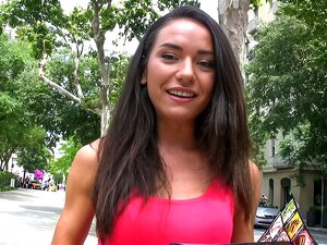 Pridružite Se Ovoj Sitnoj Lepotici U šokantnim Javnim Sastancima Koji će Vas Naterati Da Molite Za Više. Posmatrajte Kako Vas Mamii Svojim Velikim Atributima I Spretno Zadovoljava Lepršav Kurac U Raznim Položajima Na Otvorenom.