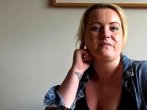 Amber West Nymph Met Een Verborgen Kink