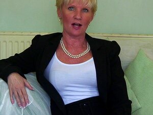 Classy Mature Lady Feeling Naughty Porn