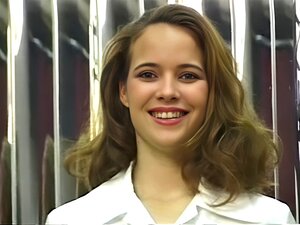 Lång Hora Böjer Sig över Och Visar Upp Sin Feta Röv