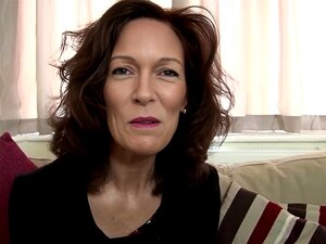 Seksikäs Hoikka Mummo Asettaa Hänen Siepata Tuleen