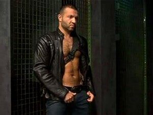 Francuscy Umięśnieni Kolesie Pieprzą Się W Klubie Seksu