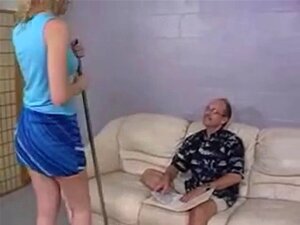 Blond Tjej Får Sin Fitta Lekt Med Runkande Gamla C