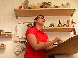 De Kont Van De Vrouw Fisten In De Keuken