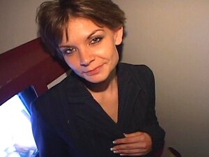 Менаџер у канцеларији пуши странцима у Тампа Глорихолу!