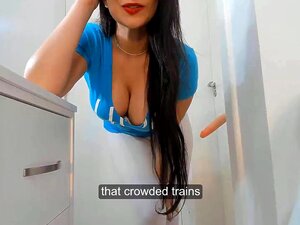 PRAVA EROTSKA GUZICA WEBSTRIPTIZETA Natrpana U Podzemnoj željeznici Seksi Latina S Velikom Guzicom