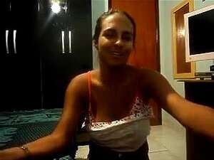 Braziliaanse Tienerslet Wiebelde Haar Kont Voor Mij Op Webcam, Mijn Flirterige Webcamchat Maakte Deze Braziliaanse Schat Geil, Dus Stemde Ze Ermee In Een Privédansshow Voor Mij Te Doen