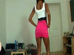 Kuumaverinen Ebony Tekee Sylitanssia Käsityöllä Ja Tissityöllä