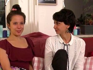 Ersties: Amateur Girls Scissoring And Eating Pussy